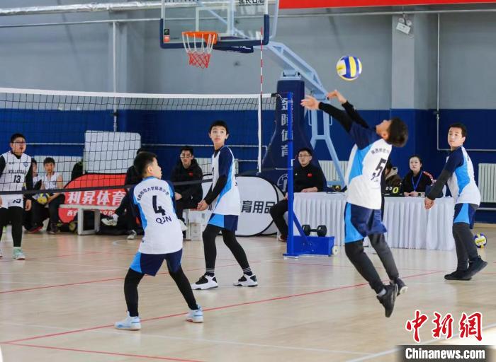 古城冬日里小排球之花在校园赛场绽放