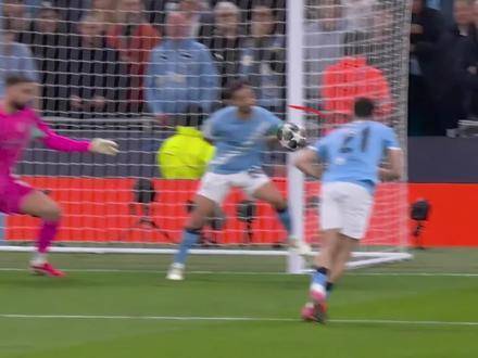 曼城B席门线手球争议引裁判评议，姆巴佩皇马冲