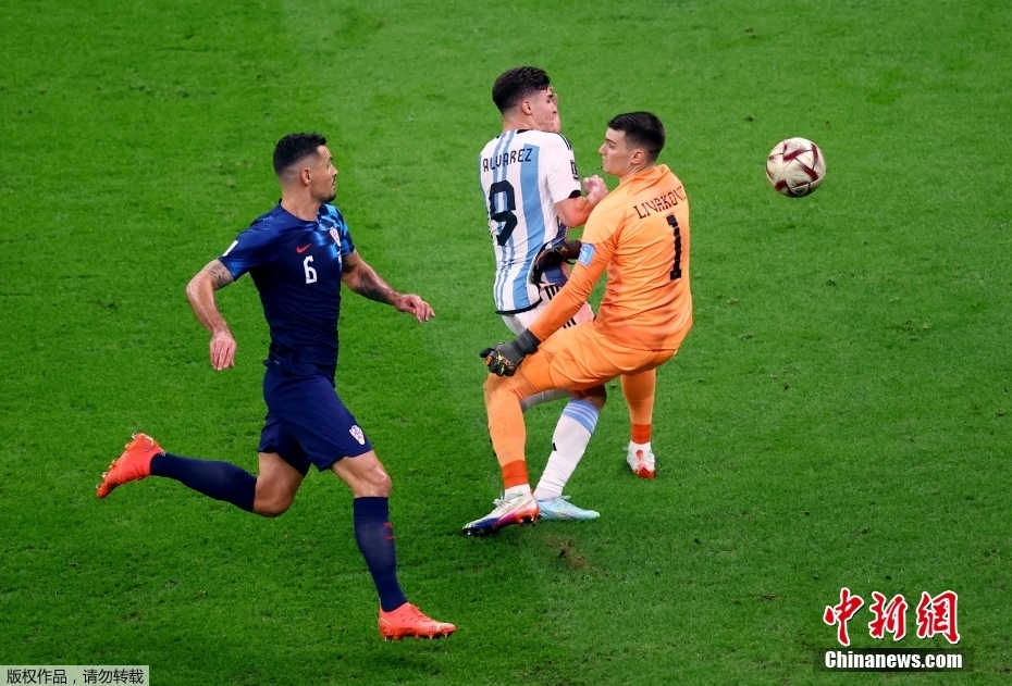 梅西率阿根廷时隔8年重返世界杯决赛 阿尔瓦雷斯