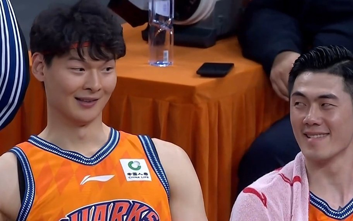 上海男篮提前12轮锁定季后赛名额 冲冠阵容引关