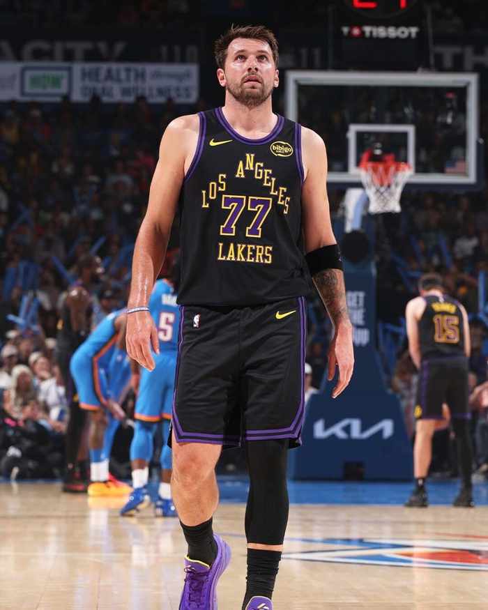 东契奇伤退冲击湖人季后赛 评奖与三分王悬念待