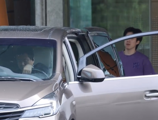 国乒备战伦敦世乒赛 王楚钦伤病隐患引关注