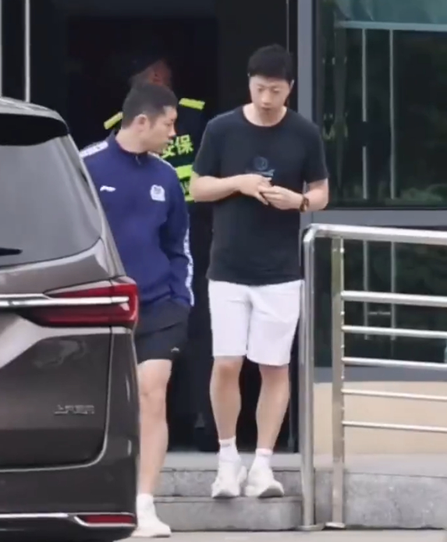 国乒备战伦敦世乒赛 王楚钦伤病隐患引关注